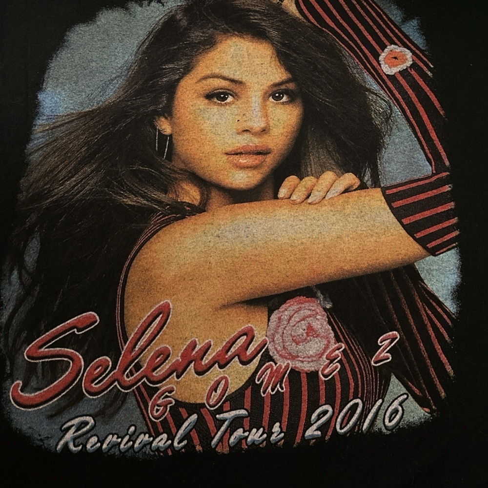 (GUC) Selena Gomez - Revival Tour 2016 T-shirt- Sz Medium